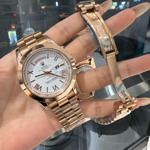 ブランド時計背面デザイン